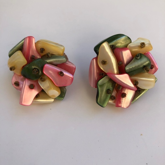 Vintage Mother of Pearl Shell Clip on Earrings - Picture 2 of 5